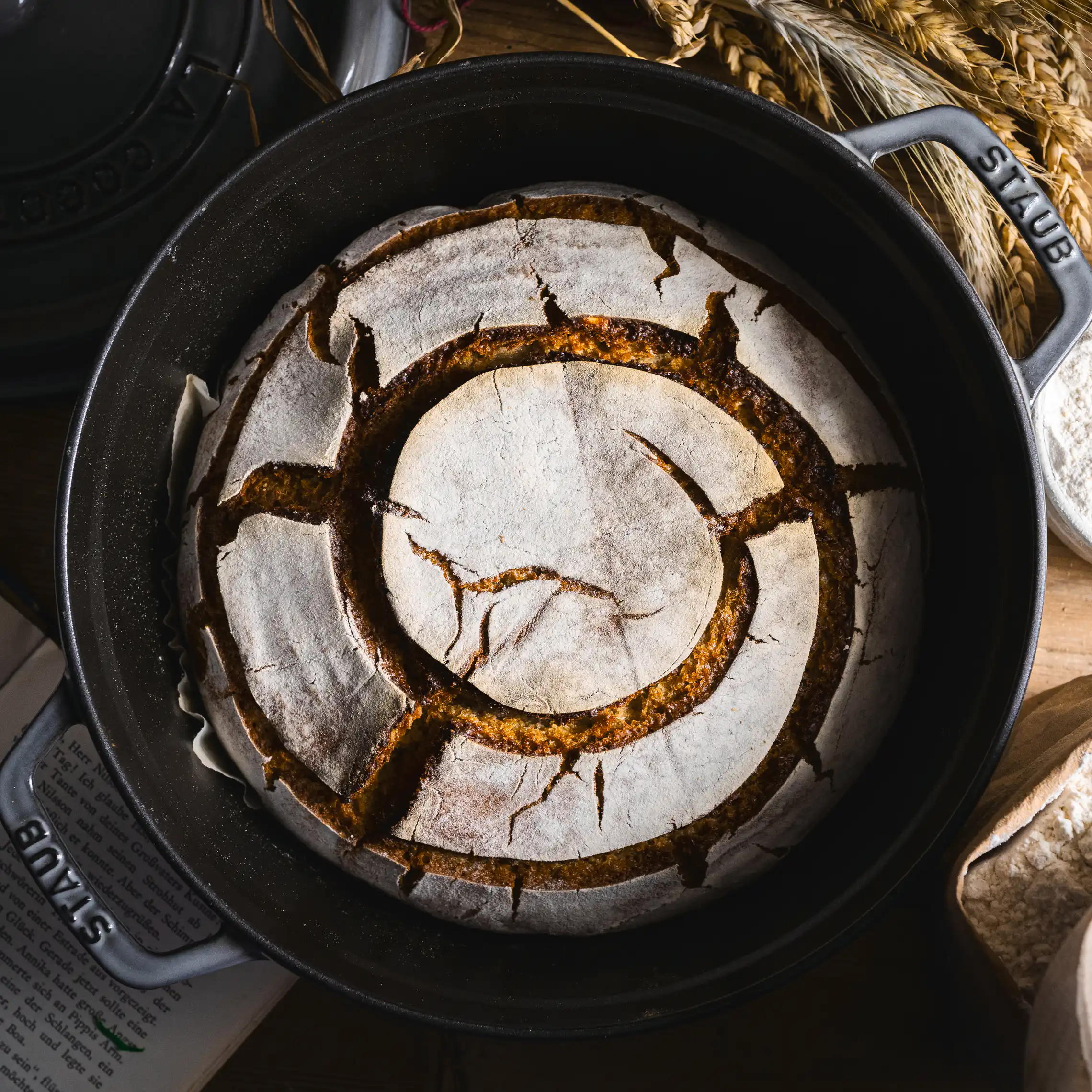 Caçarola esmaltada em ferro fundido La Cocotte Staub 28 cm, 6,7L